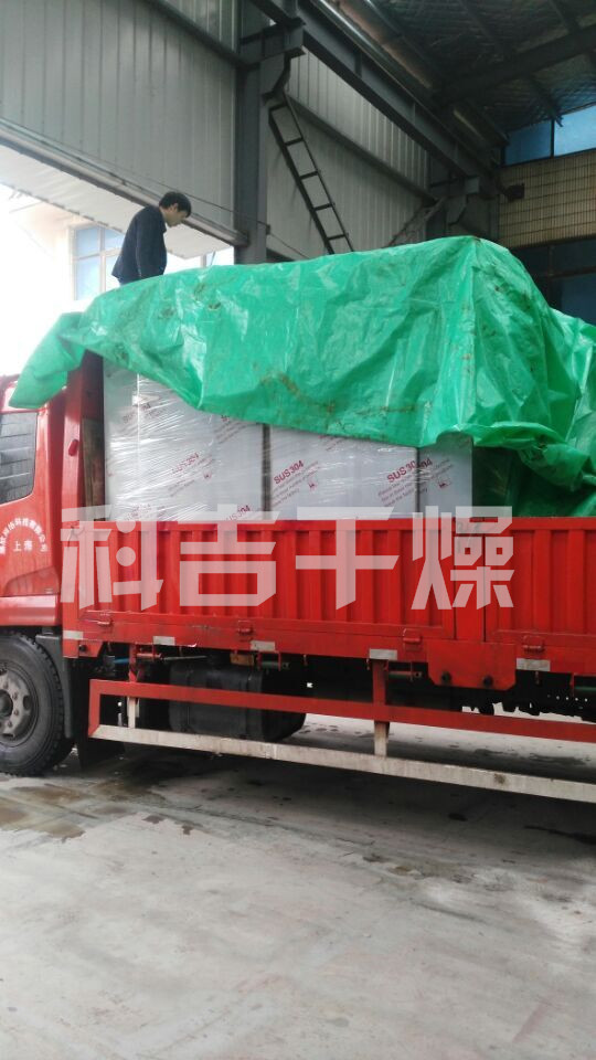 上海某化工厂订购的二型烘箱，准备发货